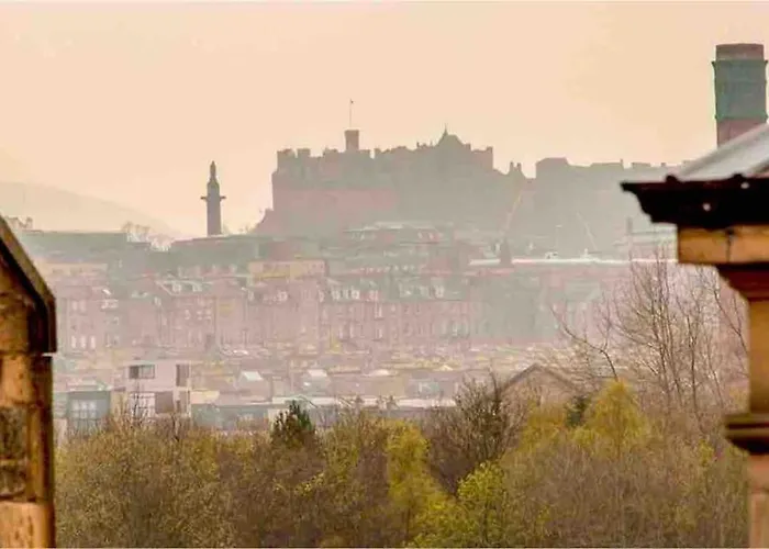 Spacious 2 Bed, 2 Bath Apartment -The Shore, Leith